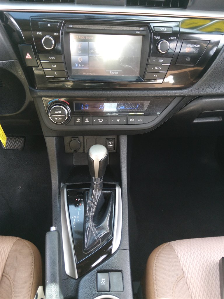 2014 Toyota Corolla LE - Photo 11