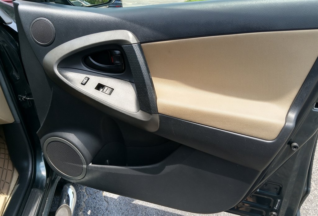 2010 Toyota RAV4 Base - Photo 13