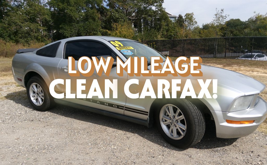 2009 Ford Mustang Deluxe's photo