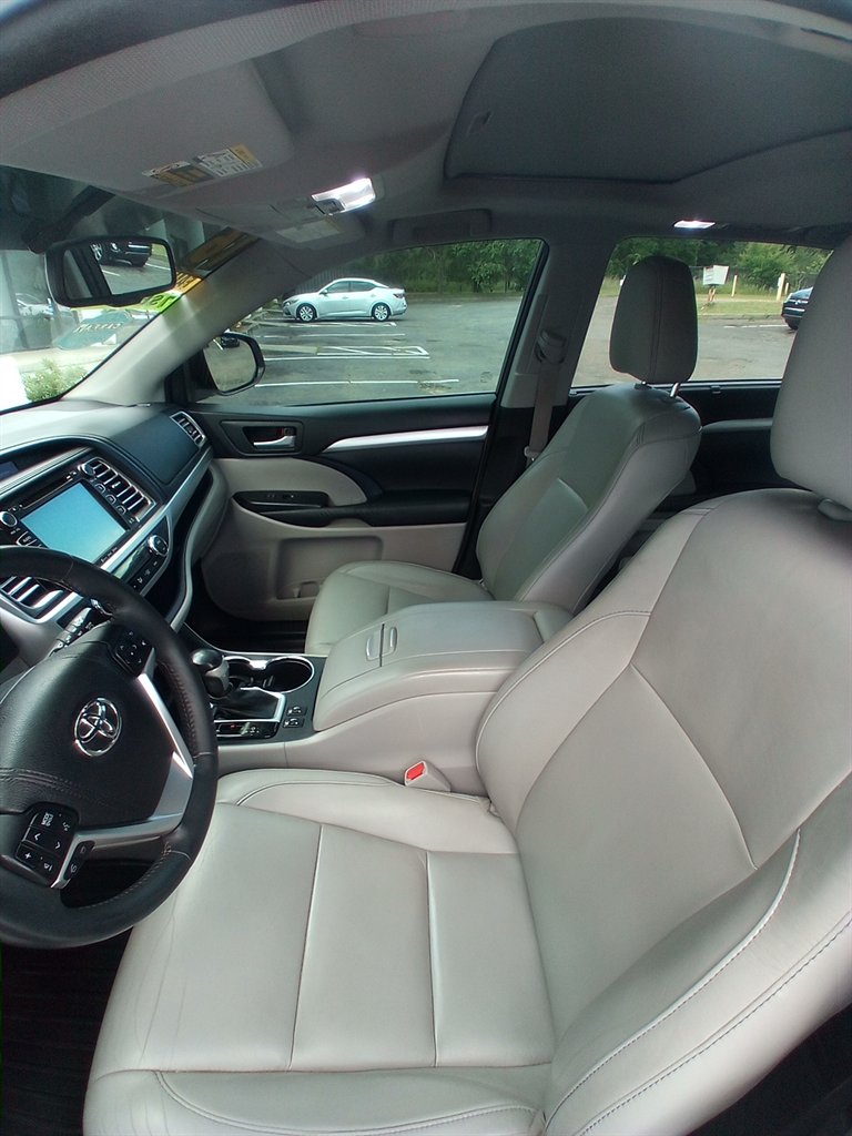 2016 Toyota Highlander XLE - Photo 12