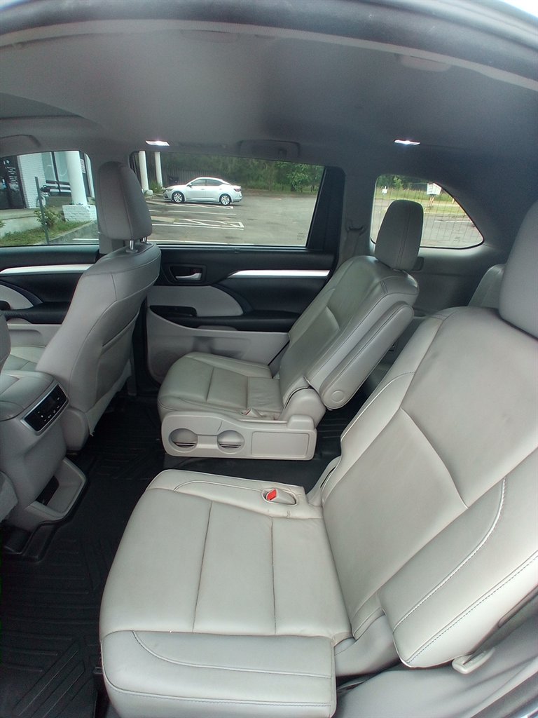 2016 Toyota Highlander XLE - Photo 14