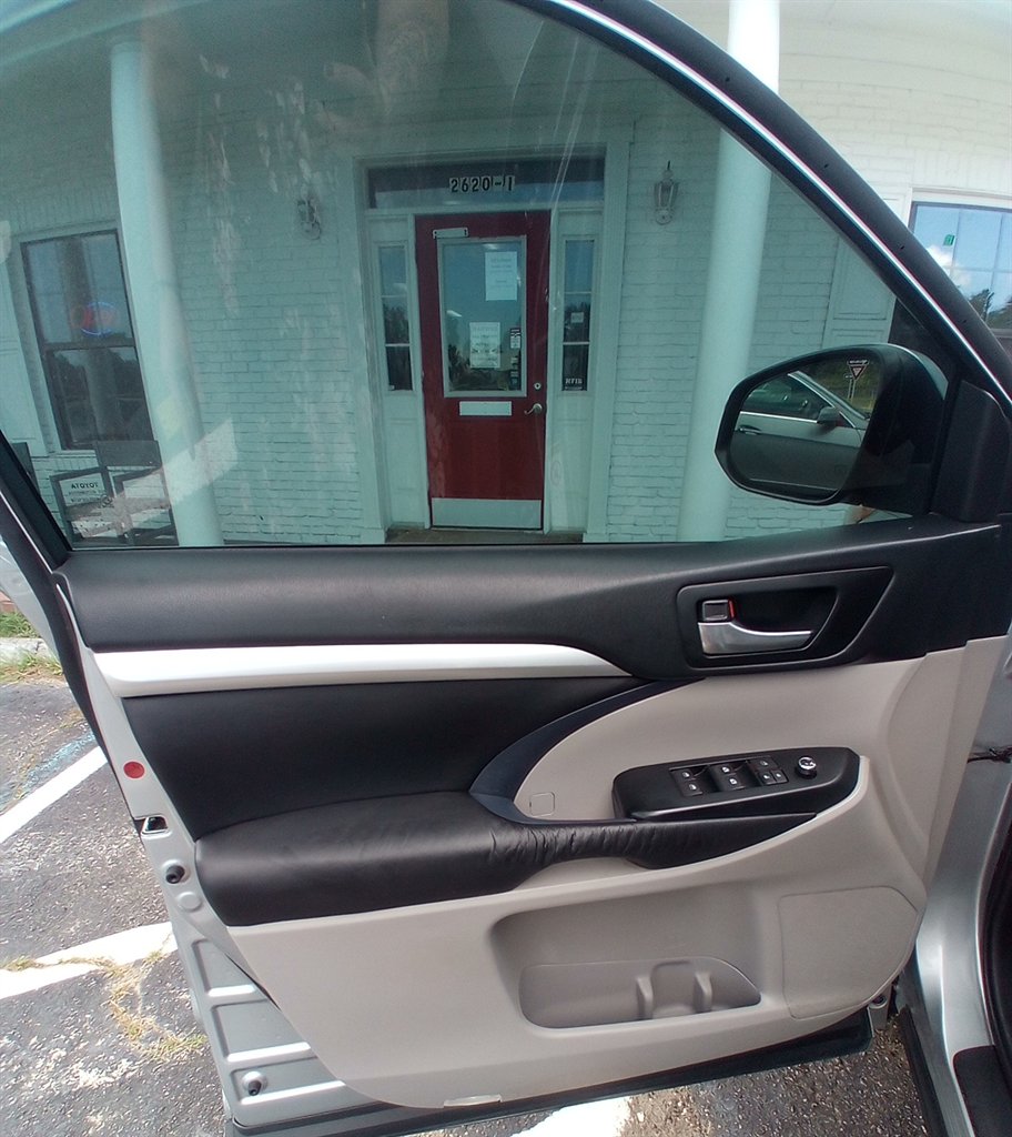 2016 Toyota Highlander XLE - Photo 9