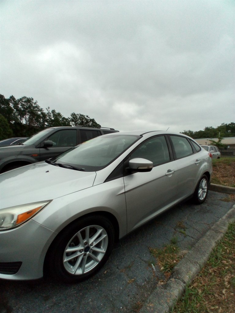 2017 Ford Focus SE - Photo 6