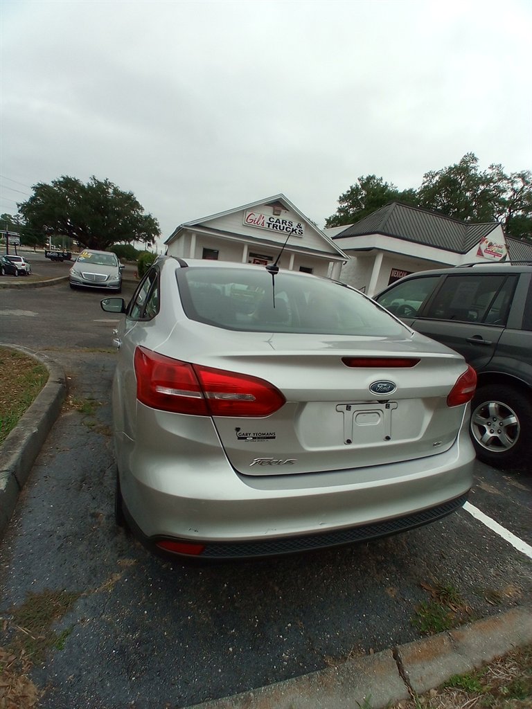 2017 Ford Focus SE - Photo 11