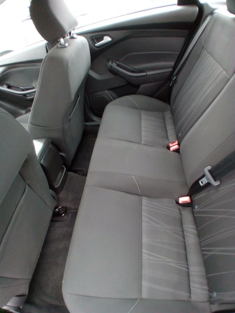 2017 Ford Focus SE - Photo 10